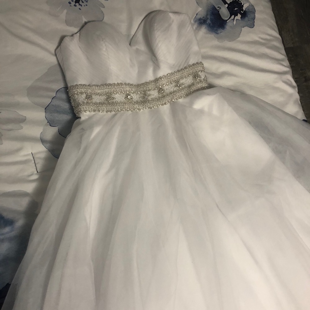 Wedding Dress NEVER BEEN WORN!